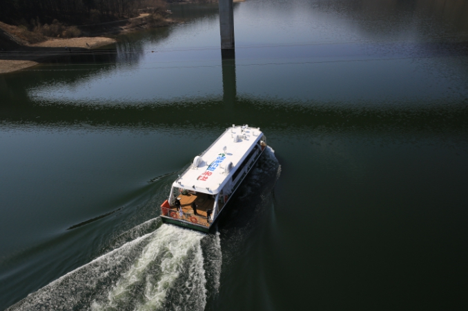40년 만에 열린 뱃길… 대청호 친환경 도선 23일 역사적 첫 출항 기사 이미지
