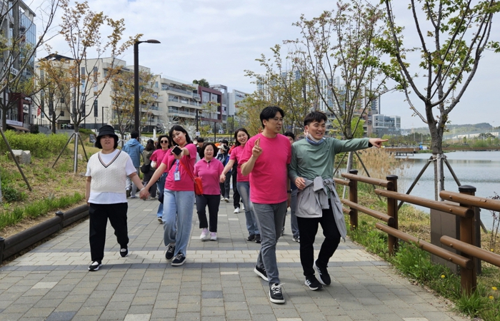 시흥시 ‘거북이 걷기대회’로 장애ㆍ비장애 함께 걷는 공감의 장 마련 기사 이미지