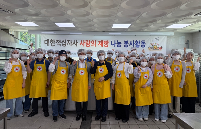 광주문화재단, 대한적십자사와 함께 '사랑의 나눔 빵봉사' 실시 기사 이미지