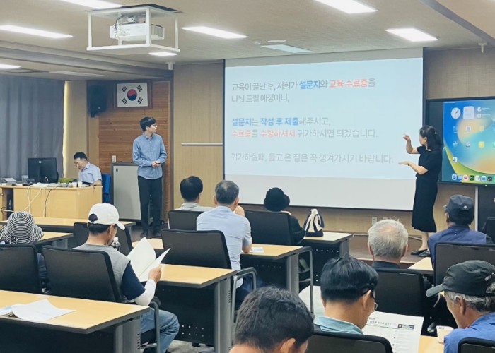 충남도 농업기술원, 청각·언어장애 농업인 맞춤형 영농 기술 전수 기사 이미지